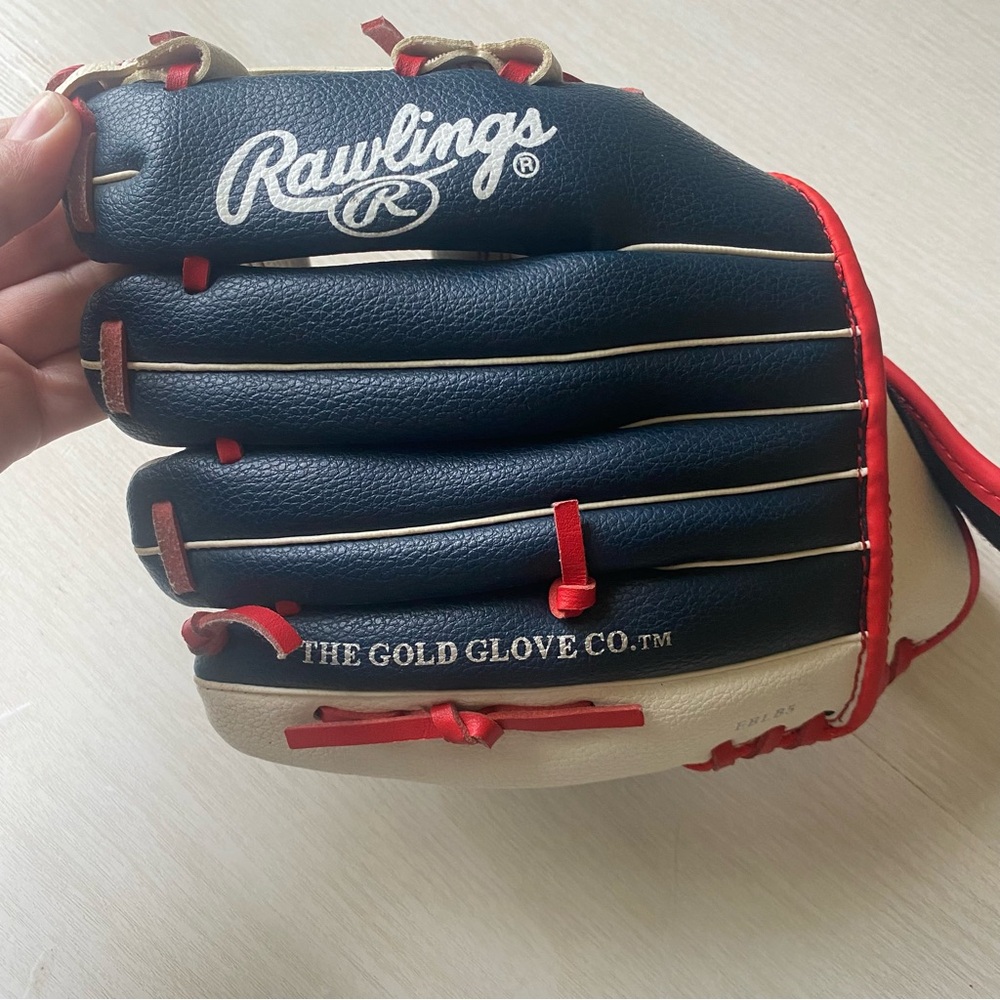 Rawlings Youth Baseball Glove - Picture 3 of 5